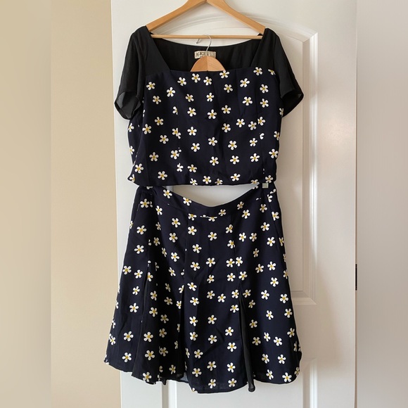 Alice’s Pig Maddie's Marguerite 2 Piece Skirt Set Floral Size 12 - Picture 2 of 15